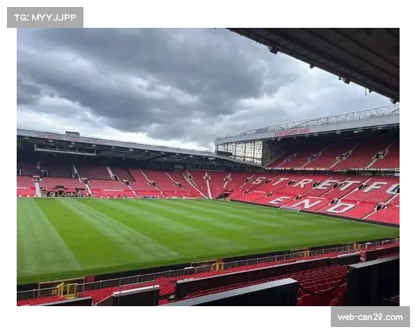 曼联主场连胜势头强劲 老特拉福德气氛热烈