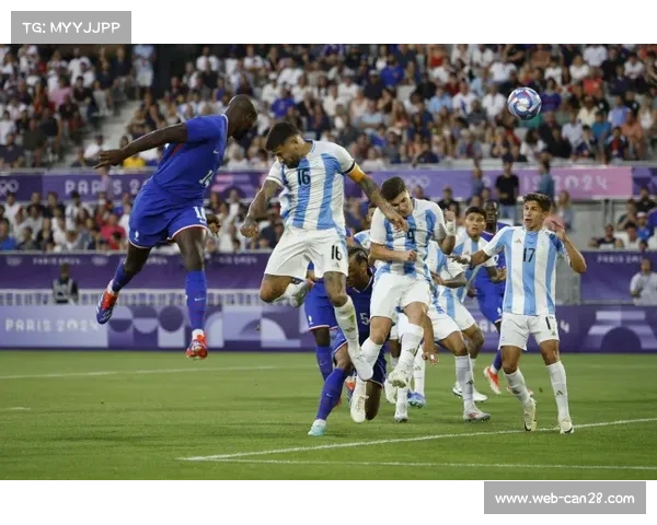 雷恩少帅战术板记录详细，换人调整引热议