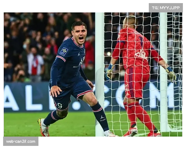 伊卡尔迪罚入点球后指向天空，告慰逝去的亲人