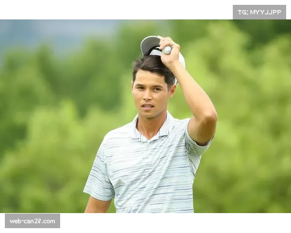 特写：冠军之夜后的清晨，卫冕者在空荡的场馆独自进行恢复性训练